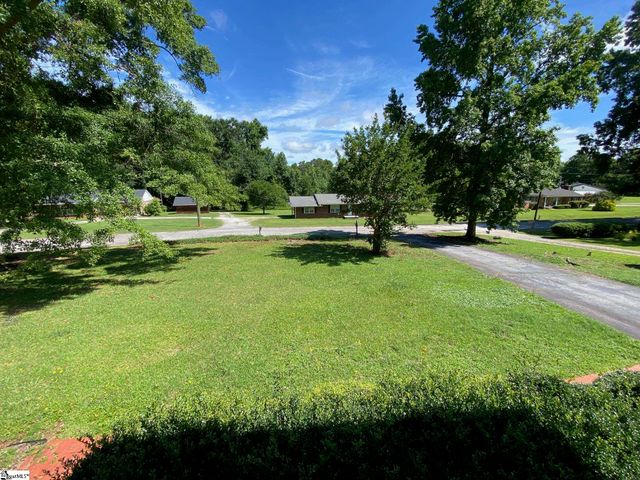 110 Kingston Drive, Laurens, SC 29360