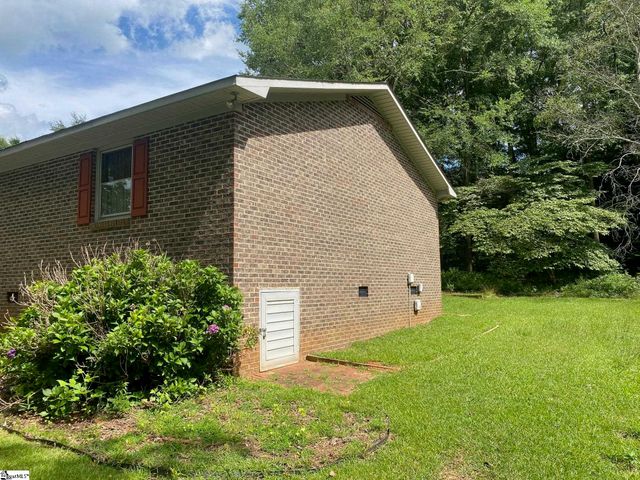 110 Kingston Drive, Laurens, SC 29360