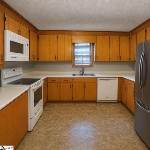 110 Kingston Drive, Laurens, SC 29360