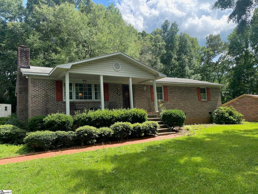 110 Kingston Drive, Laurens, SC 29360