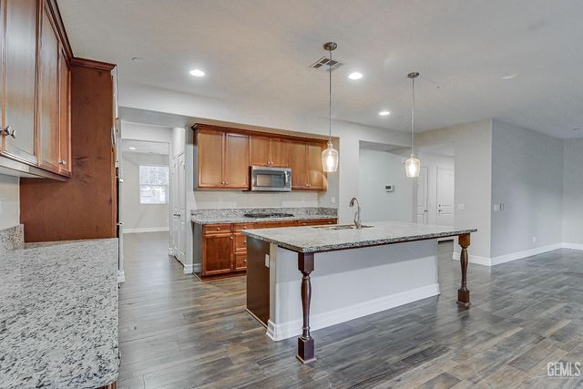 5005 Silvery Jewel Lane, Bakersfield, CA 93313