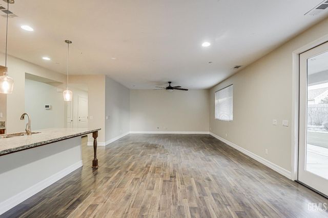 5005 Silvery Jewel Lane, Bakersfield, CA 93313