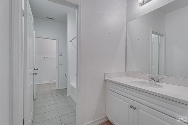 5005 Silvery Jewel Lane, Bakersfield, CA 93313