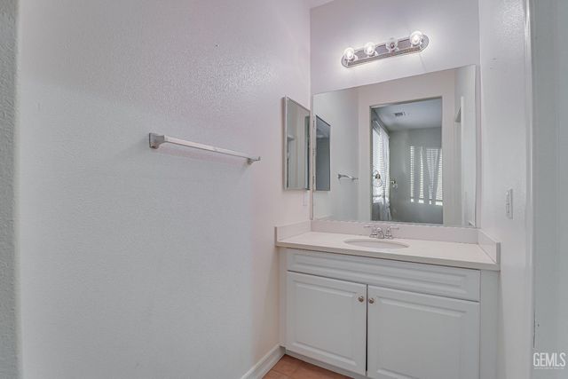 5005 Silvery Jewel Lane, Bakersfield, CA 93313