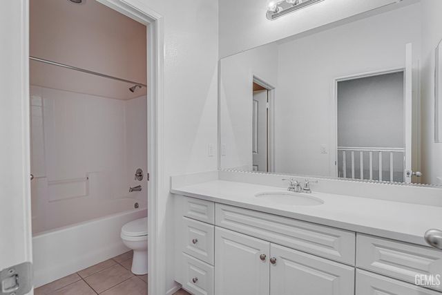 5005 Silvery Jewel Lane, Bakersfield, CA 93313