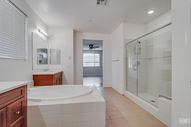 5005 Silvery Jewel Lane, Bakersfield, CA 93313