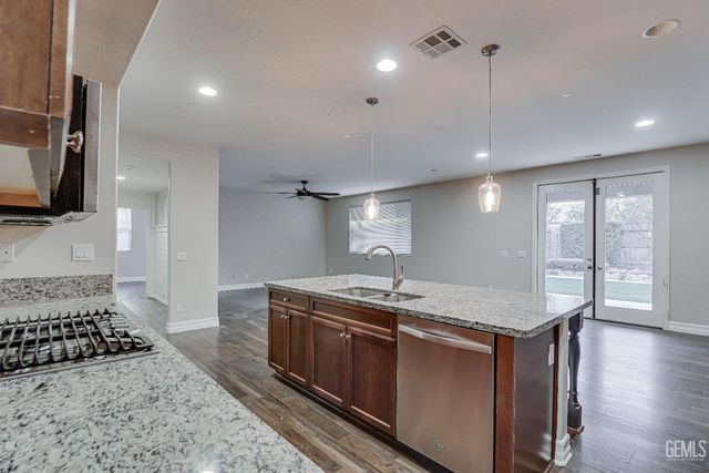 5005 Silvery Jewel Lane, Bakersfield, CA 93313