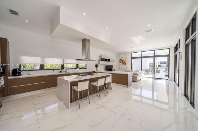 16600 Sunset Way, Weston, FL 33326