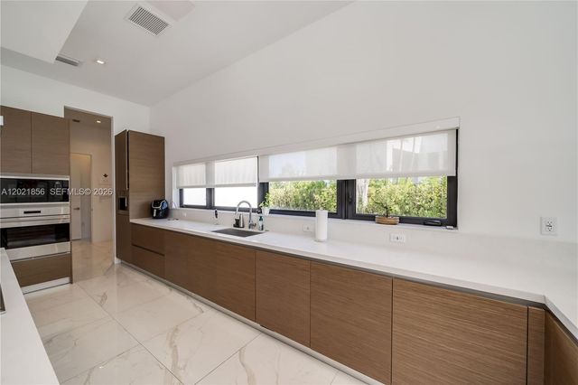 16600 Sunset Way, Weston, FL 33326