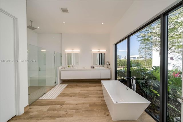 16600 Sunset Way, Weston, FL 33326