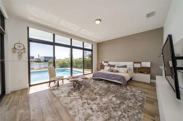 16600 Sunset Way, Weston, FL 33326
