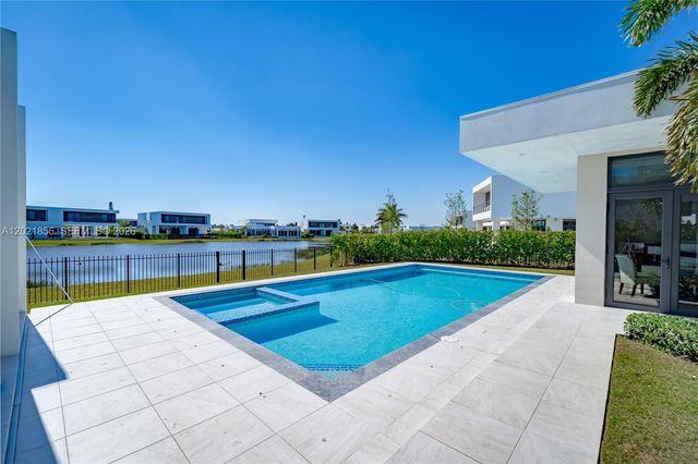 16600 Sunset Way, Weston, FL 33326