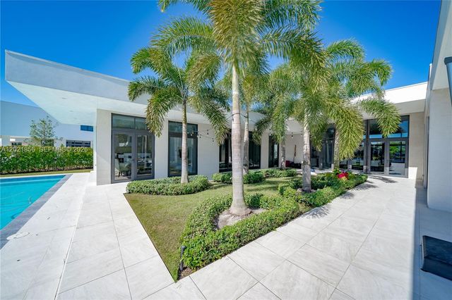 16600 Sunset Way, Weston, FL 33326