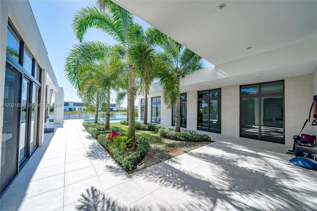 16600 Sunset Way, Weston, FL 33326