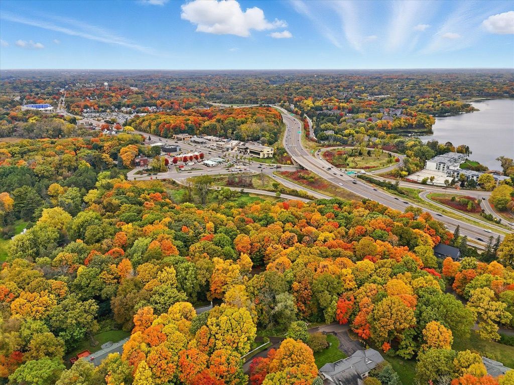 1426 Holdridge Circle, Wayzata, MN 55391