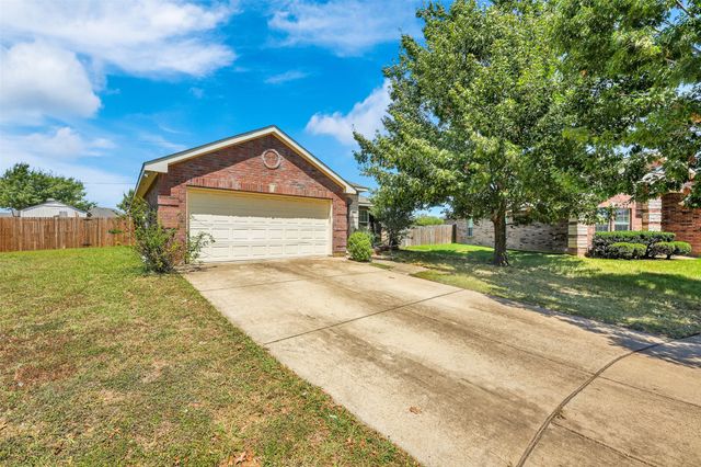 700 White Fields Way, Arlington, TX 76002