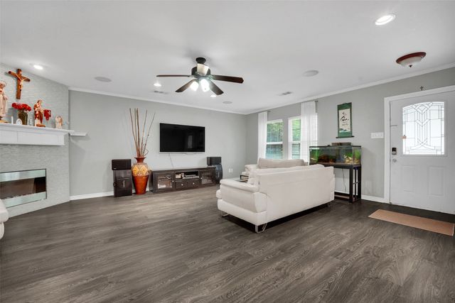 700 White Fields Way, Arlington, TX 76002