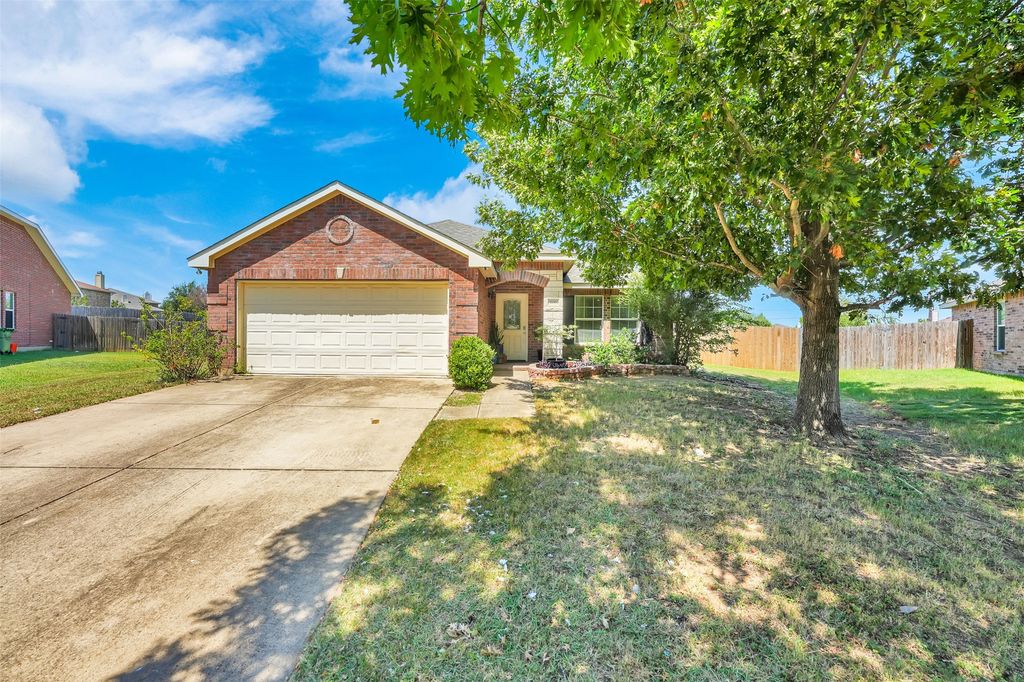 700 White Fields Way, Arlington, TX 76002