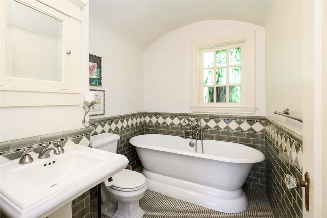 6934 Hammond Avenue, Dallas, TX 75223