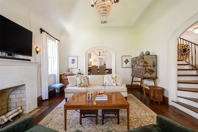 6934 Hammond Avenue, Dallas, TX 75223