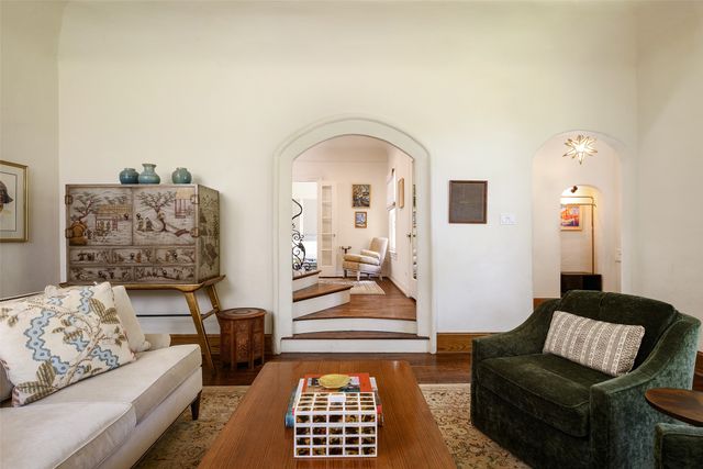 6934 Hammond Avenue, Dallas, TX 75223