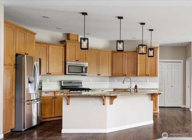 2749 SW Fairway Point Drive, Oak Harbor, WA 98277