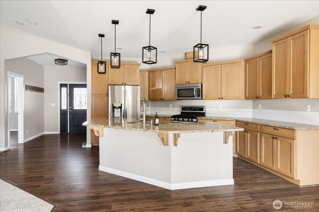 2749 SW Fairway Point Drive, Oak Harbor, WA 98277