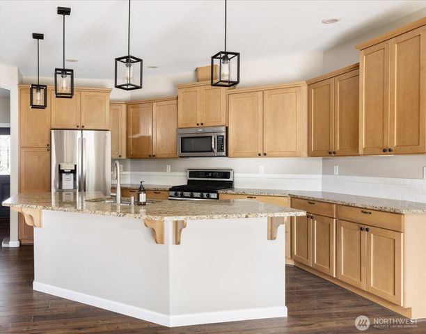 2749 SW Fairway Point Drive, Oak Harbor, WA 98277