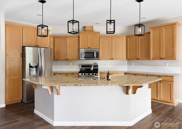 2749 SW Fairway Point Drive, Oak Harbor, WA 98277