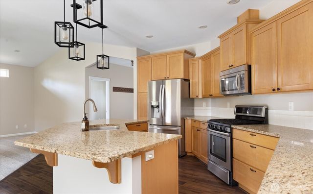 2749 SW Fairway Point Drive, Oak Harbor, WA 98277