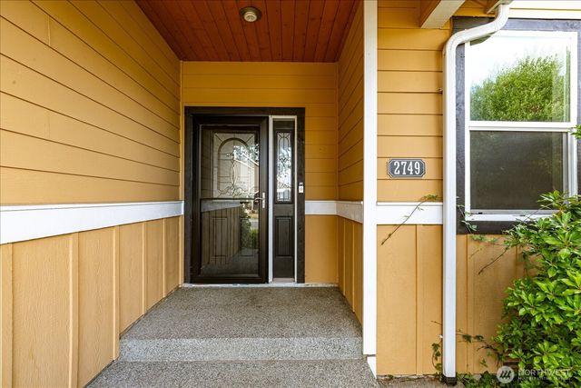 2749 SW Fairway Point Drive, Oak Harbor, WA 98277