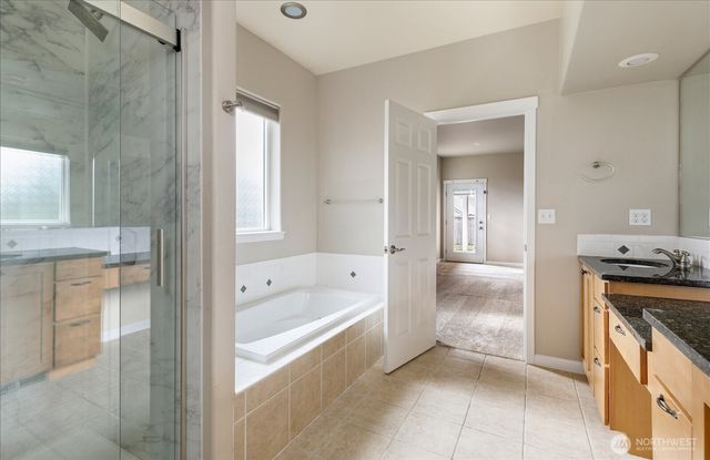 2749 SW Fairway Point Drive, Oak Harbor, WA 98277