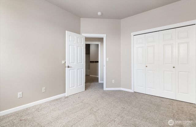 2749 SW Fairway Point Drive, Oak Harbor, WA 98277