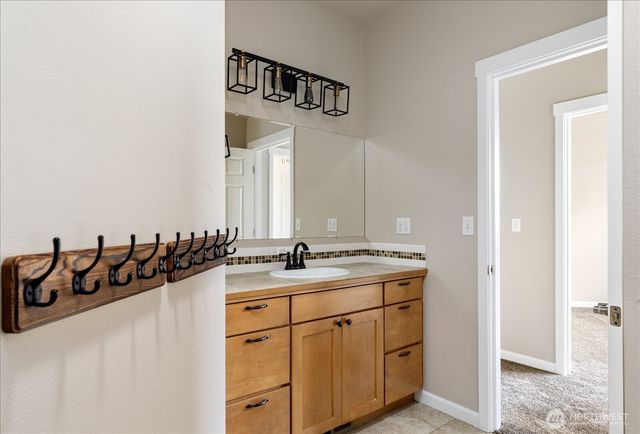 2749 SW Fairway Point Drive, Oak Harbor, WA 98277