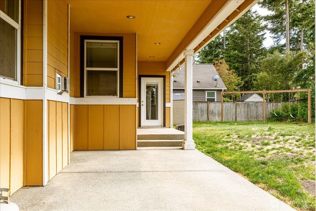 2749 SW Fairway Point Drive, Oak Harbor, WA 98277