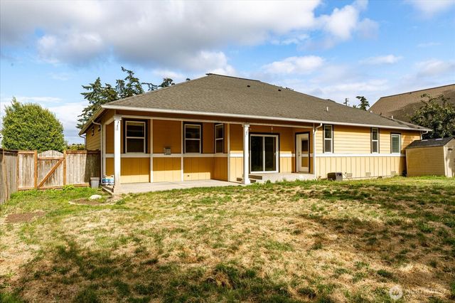 2749 SW Fairway Point Drive, Oak Harbor, WA 98277