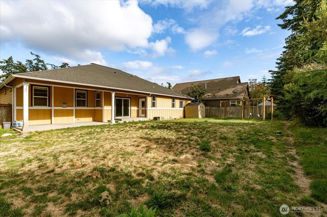 2749 SW Fairway Point Drive, Oak Harbor, WA 98277