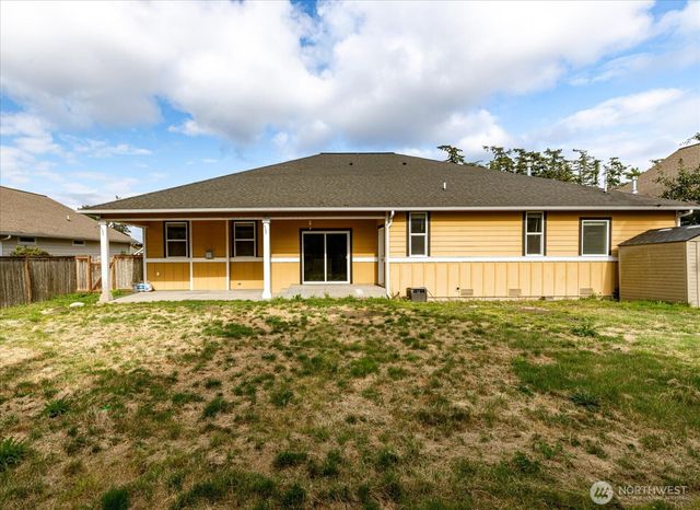 2749 SW Fairway Point Drive, Oak Harbor, WA 98277
