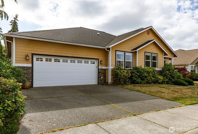 2749 SW Fairway Point Drive, Oak Harbor, WA 98277
