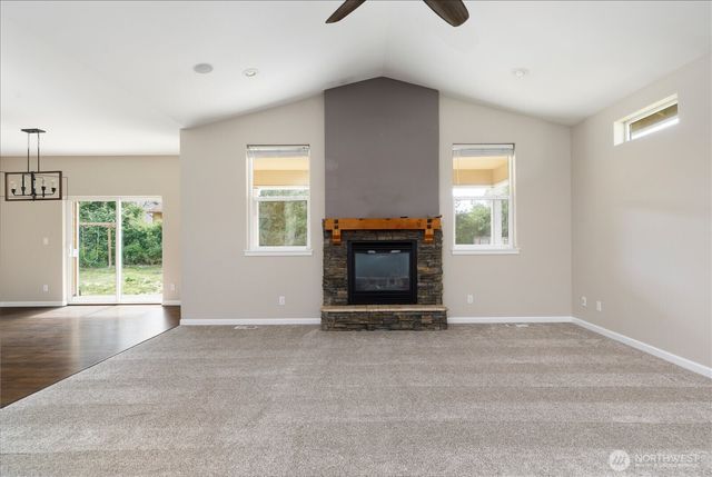2749 SW Fairway Point Drive, Oak Harbor, WA 98277