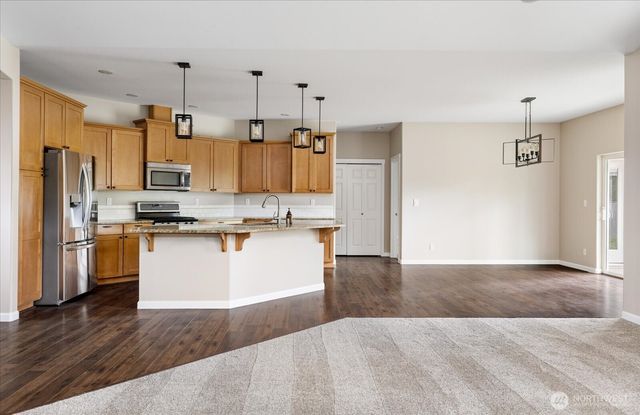 2749 SW Fairway Point Drive, Oak Harbor, WA 98277