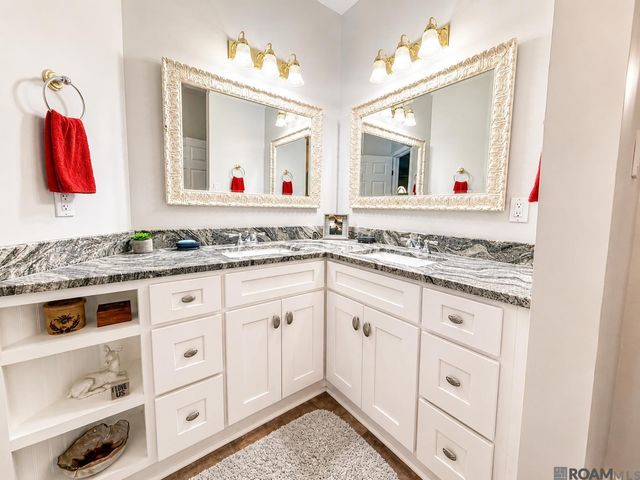 39315 David Dr, Prairieville, LA 70769