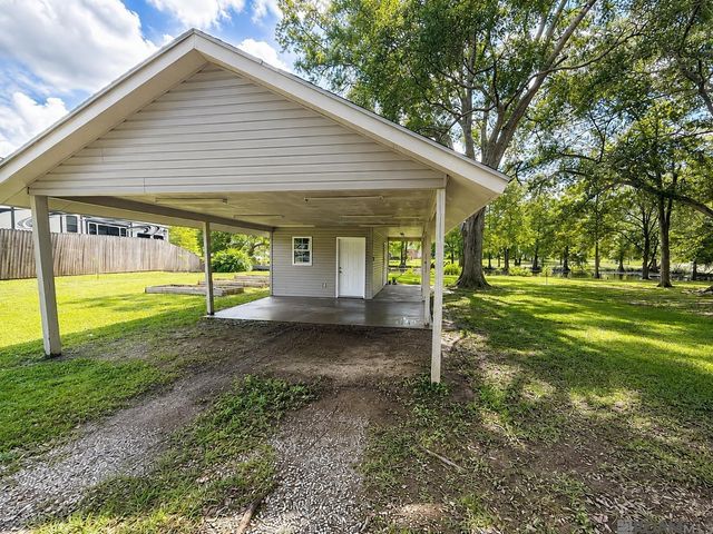 39315 David Dr, Prairieville, LA 70769