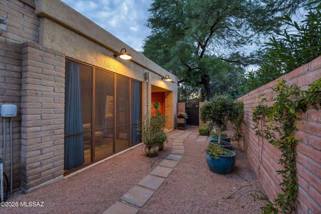 6971 E Calle Tabara, Tucson, AZ 85750