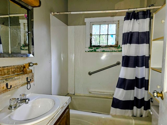 8574 Vermont Route 25, Corinth, VT 05040