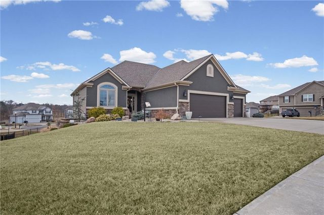 4600 Greystone Drive, St Joseph, MO 64505