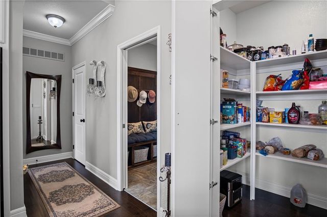 4600 Greystone Drive, St Joseph, MO 64505