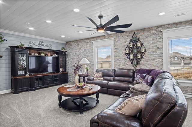 4600 Greystone Drive, St Joseph, MO 64505