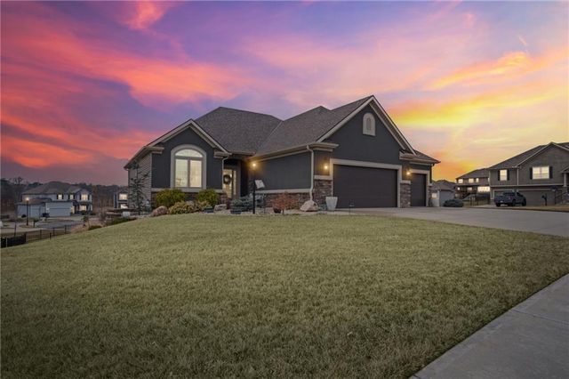 4600 Greystone Drive, St Joseph, MO 64505