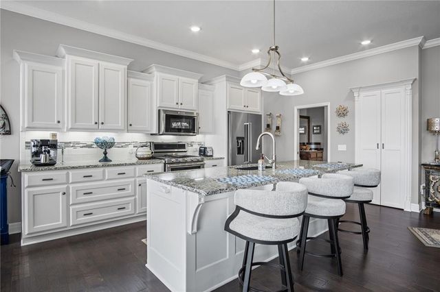 4600 Greystone Drive, St Joseph, MO 64505